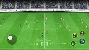 法兰克福球迷在诺坎普球场对巴萨支持者发动投掷袭击