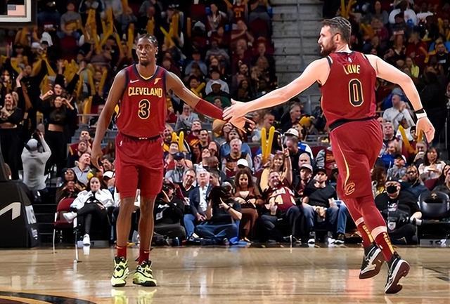 体育2023年11月30日《体育新闻》完整版